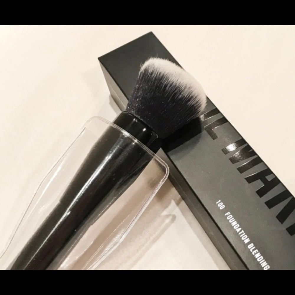 IL Makiage (100) Foundation blending Brush